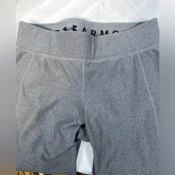 Under Armour | Grey Crop Style leggings - medium - Picture 2 of 3